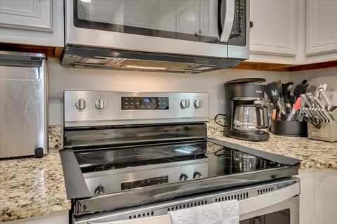 Kitchen - 413 Calloway Road Ext, Evans, GA 30809 photo 4 of 5