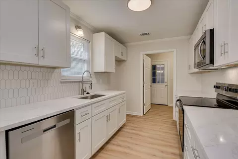 Kitchen - 4770 Red Leaf Ct, Martinez, GA 30907 photo 2 of 4