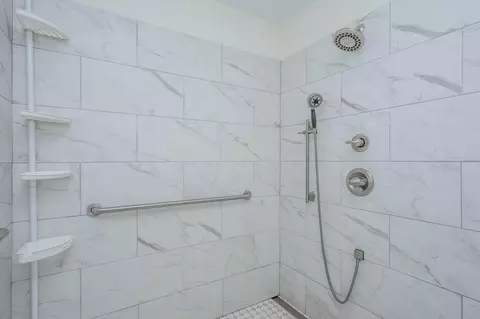 Bath - 2393 Wheeless Rd, Augusta, GA 30906 photo 4 of 10