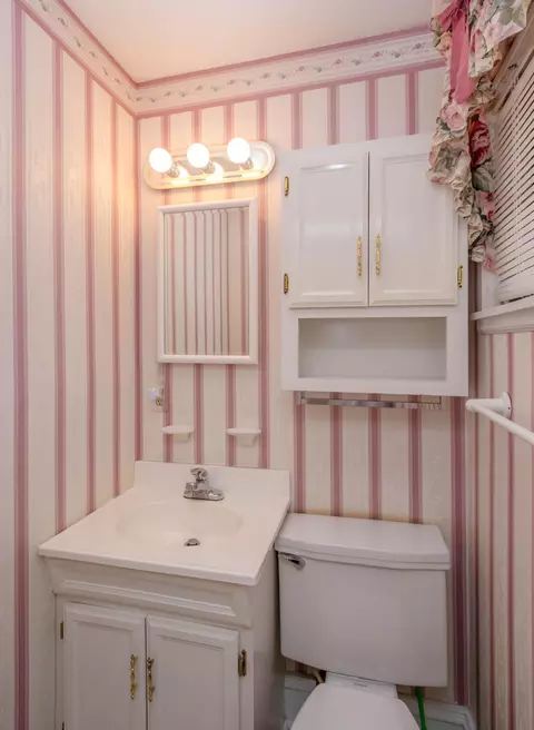 Bath - 2393 Wheeless Rd, Augusta, GA 30906 photo 6 of 10