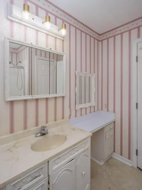 Bath - 2393 Wheeless Rd, Augusta, GA 30906 photo 9 of 10