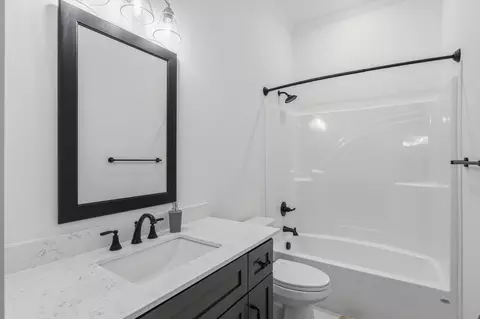 Bath - 310 Ash Ct, Evans, GA 30809 photo 4 of 8