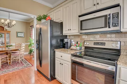 Kitchen - 305 Buxton Ln, Evans, GA 30809 photo 5 of 6
