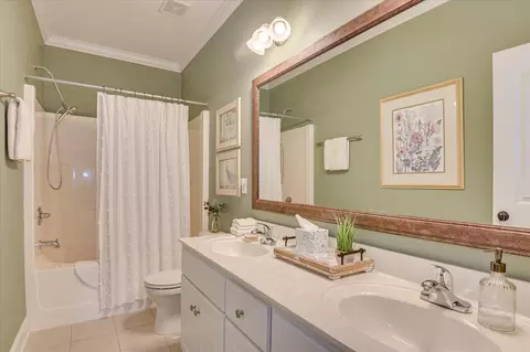 Bath - 305 Buxton Ln, Evans, GA 30809 photo 1 of 2