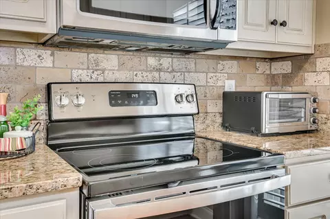 Kitchen - 305 Buxton Ln, Evans, GA 30809 photo 4 of 6