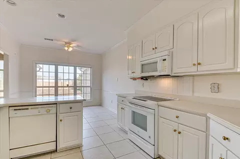 Kitchen - 36 Eagle Pointe Dr, Augusta, GA 30909 photo 6 of 9