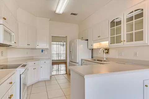 Kitchen - 36 Eagle Pointe Dr, Augusta, GA 30909 photo 3 of 9