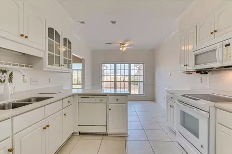 Kitchen - 36 Eagle Pointe Dr, Augusta, GA 30909 photo 5 of 9