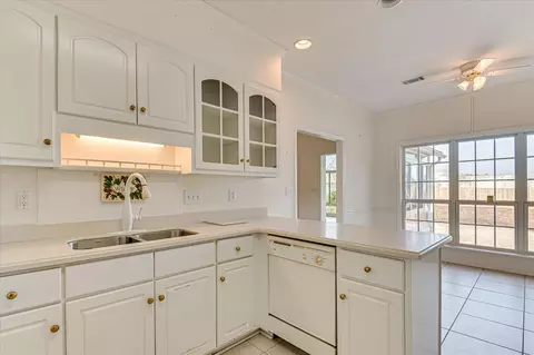 Kitchen - 36 Eagle Pointe Dr, Augusta, GA 30909 photo 7 of 9