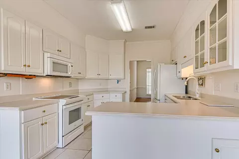 Kitchen - 36 Eagle Pointe Dr, Augusta, GA 30909 photo 4 of 9