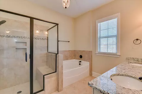 Bath - 5119 Pickering Pt, Evans, GA 30809 photo 1 of 3