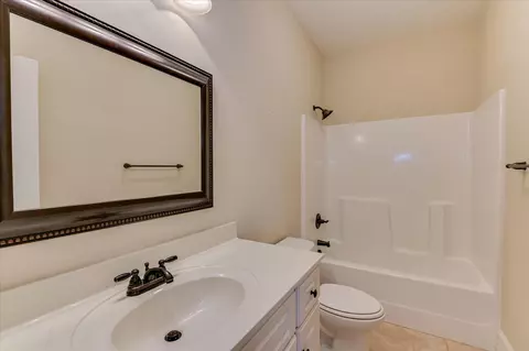Bath - 5119 Pickering Pt, Evans, GA 30809 photo 2 of 3