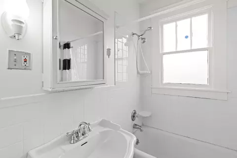 Bath - 1436 Glenn Ave, Augusta, GA 30904 photo 2 of 2