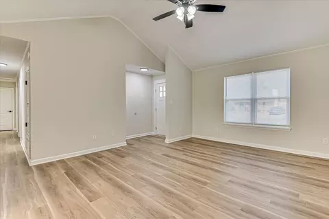 Living - 3526 Spring Glen Ln, Augusta, GA 30906 photo 3 of 4