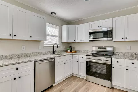 Kitchen - 3526 Spring Glen Ln, Augusta, GA 30906 photo 4 of 7