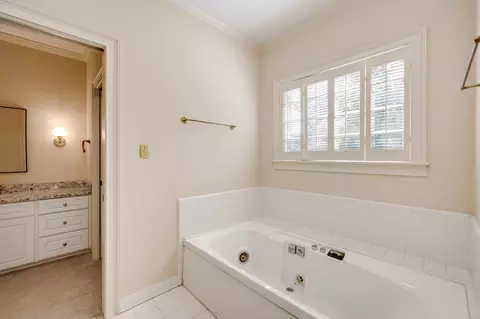 Bath - 58 Conifer Cir, Augusta, GA 30909 photo 3 of 7
