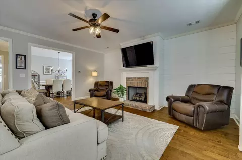 Living - 916 Kate Dr, Evans, GA 30809 photo 2 of 3