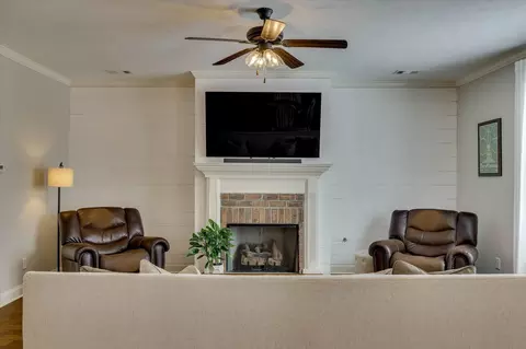 Living - 916 Kate Dr, Evans, GA 30809 photo 1 of 3