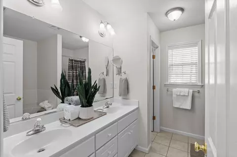 Bath - 389 Sandleton Way, Evans, GA 30809 photo 1 of 4