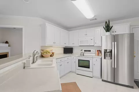Kitchen - 389 Sandleton Way, Evans, GA 30809 photo 2 of 3