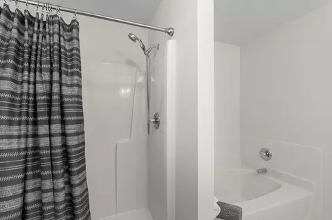 Bath - 389 Sandleton Way, Evans, GA 30809 photo 3 of 4
