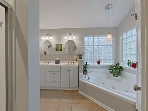 Bath - 4102 Quinn Dr, Evans, GA 30809 photo 2 of 4