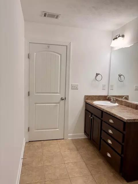 Bath - 375 Connor Cir, Evans, GA 30809 photo 2 of 4