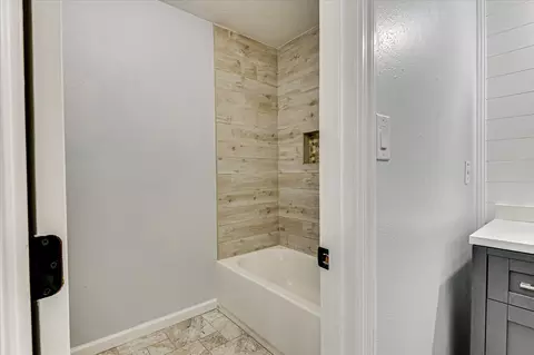 Bath - 736 Low Meadow Dr, Evans, GA 30809 photo 6 of 6