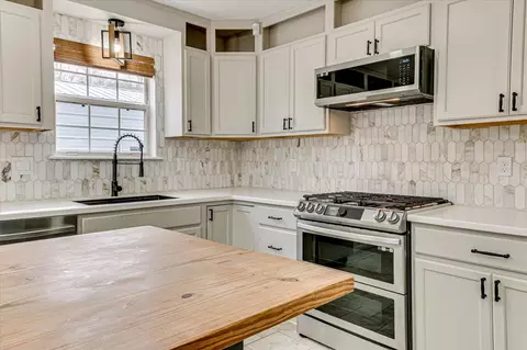 Kitchen - 736 Low Meadow Dr, Evans, GA 30809 photo 4 of 8