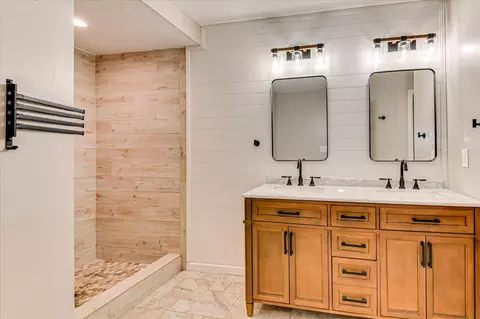 Bath - 736 Low Meadow Dr, Evans, GA 30809 photo 1 of 6