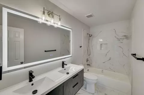 Bath - 839 Prairie Ln, Evans, GA 30809 photo 5 of 5