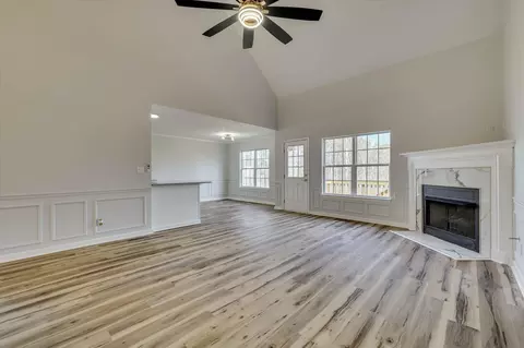 Living - 839 Prairie Ln, Evans, GA 30809 photo 4 of 8