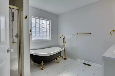 Bath - 839 Prairie Ln, Evans, GA 30809 photo 1 of 5