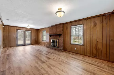Living - 3635 W Bermuda Cir, Augusta, GA 30909 photo 3 of 4