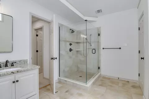 Bath - 934 Deercrest Cir, Evans, GA 30809 photo 3 of 7