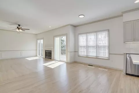 Living - 934 Deercrest Cir, Evans, GA 30809 photo 6 of 9