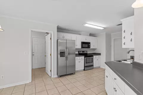 Kitchen - 705 Cannock Loop, Grovetown, GA 30813 photo 3 of 4