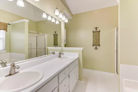 Bath - 910 Sawbuck Way, Evans, GA 30809 photo 1 of 5
