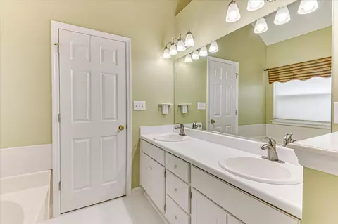 Bath - 910 Sawbuck Way, Evans, GA 30809 photo 3 of 5