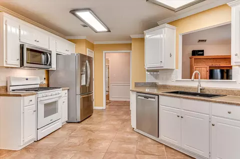 Kitchen - 910 Sawbuck Way, Evans, GA 30809 photo 3 of 8