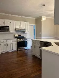 Kitchen - 433 Cambridge Cir, Augusta, GA 30909 photo 9 of 9