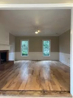 Living - 433 Cambridge Cir, Augusta, GA 30909 photo 3 of 3
