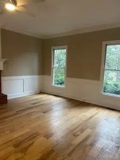 Living - 433 Cambridge Cir, Augusta, GA 30909 photo 2 of 3