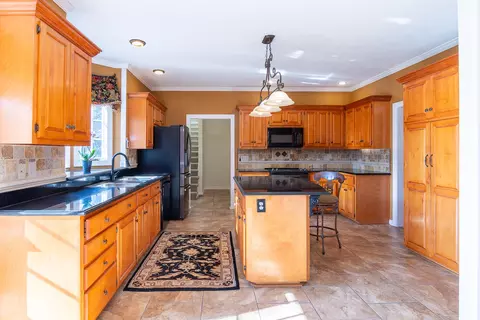 Kitchen - 4890 Rolling Hill Rd, Evans, GA 30809 photo 2 of 4