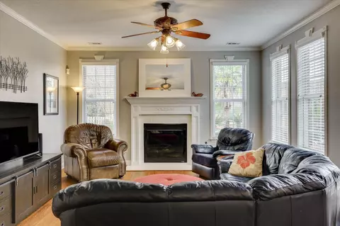 Living - 715 Avrett Cir, Evans, GA 30809 photo 6 of 8