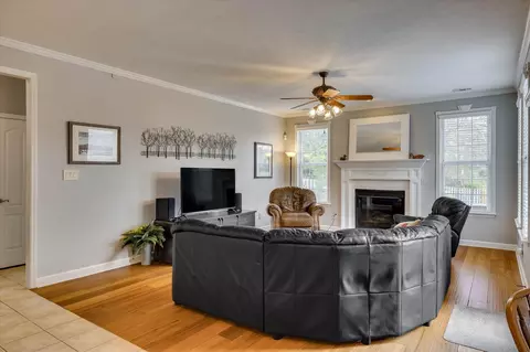 Living - 715 Avrett Cir, Evans, GA 30809 photo 4 of 8