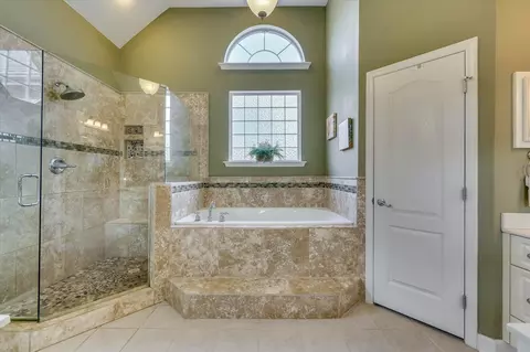 Bath - 715 Avrett Cir, Evans, GA 30809 photo 1 of 7