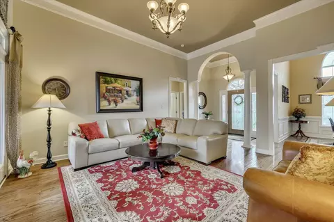 Living - 715 Avrett Cir, Evans, GA 30809 photo 3 of 8
