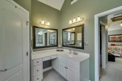 Bath - 715 Avrett Cir, Evans, GA 30809 photo 4 of 7