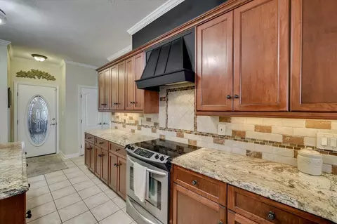 Kitchen - 715 Avrett Cir, Evans, GA 30809 photo 3 of 8